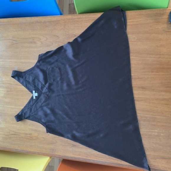 Black a-line shirt. Size medium. Measurements in photos. - Picture 3 of 9